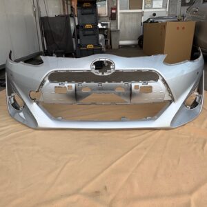 アクア 中古バンパー