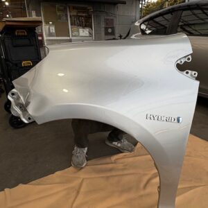 トヨタ　アクア中期 左フェンダー　カラー1F7