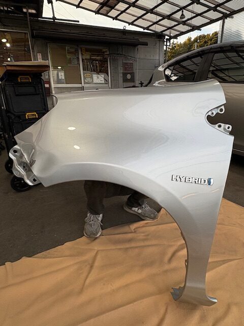 トヨタ アクア中期 左フェンダー カラー1F7
