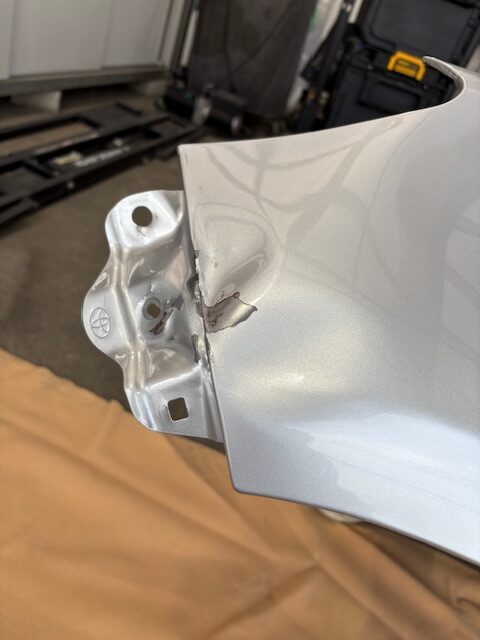 トヨタ アクア中期 左フェンダー カラー1F7 - 画像 (2)